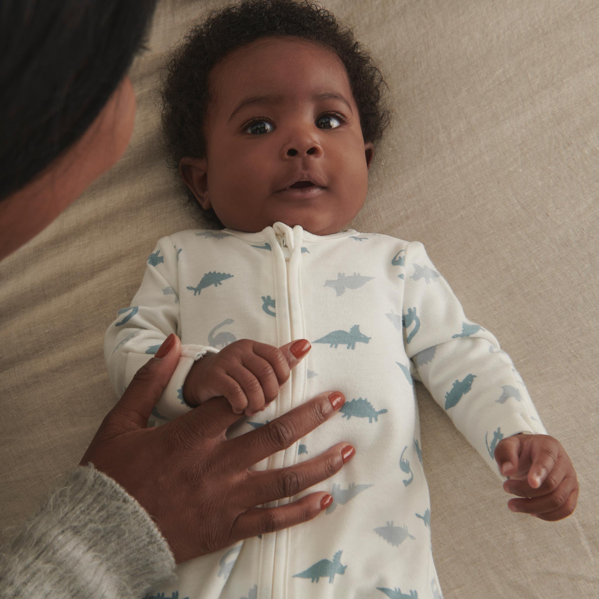 2021_07_05_BabyMori_D1_S1_dino_clever_sleepsuit_111_web